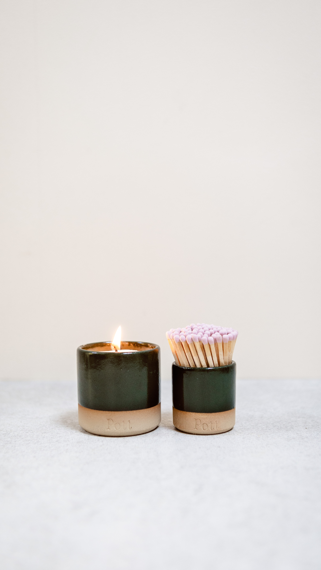 The Holly Petite Set (Petite Candle + MatchPott)